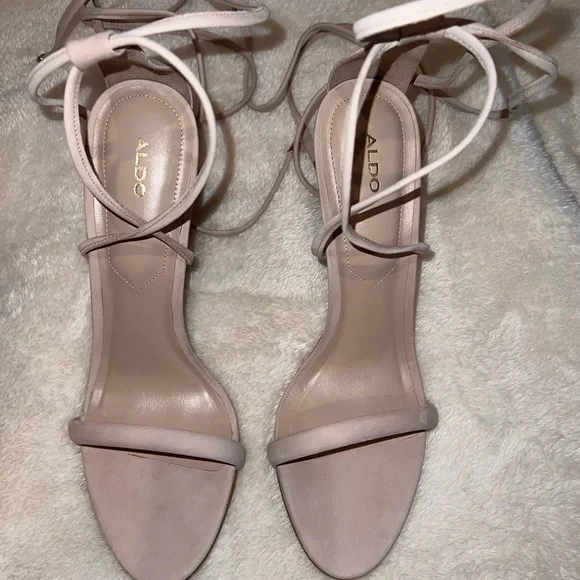 Aldo Nude Heels - Picture 3 of 9